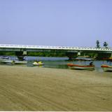 Puente sobre la laguna de Tres Palos en la carretera Acapulco-Marquelia. Barra Vieja, Gro