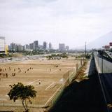 Edificios del centro, lecho del Río Santa Catarina y Av. Morones Prieto. Monterrey, Nuevo León