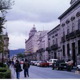 Edificios coloniales en la Av. Madero Poniente. Morelia, Michoacán