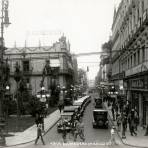 Ave Madero y Casa de los Azulejos