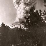 El Popocatépetl en erupción (foto del Dr. P. Waitz, Oct. 1920)