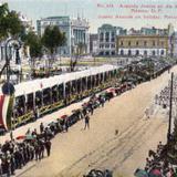 Desfile del primer centenario de la Independencia, sobre la Ave. Juárez