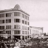 Edificio El Siglo XIX y Parque de la Libertad