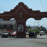 Arcos sobre la carretera federal en los limites con Nogales