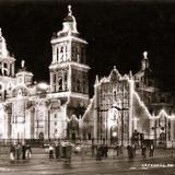 Vista nocturna de la Catedral de la Ciudad de México
