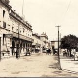 Calle de Zaragoza (antiguo Palacio Municipal a la izquierda)