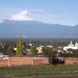 Parroquia de Huactzinco y el volcán Popocatépetl. Julio/2012