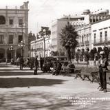 Vista de la Plaza y Avenida Madero