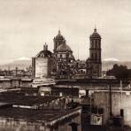 Catedral de Puebla con los volcanes al fondo (circa 1920)