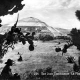 Pirámide del Sol (circa 1920)