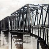 Puente sobre el Rio Bravo