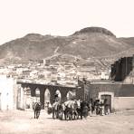 Zacatecas, vista con arriero, acueducto y Cerro de la Bufa