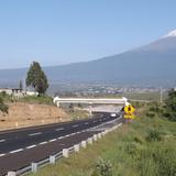 Autopista Puebla-Atlixco y volcán Popocatépetl. Julio/2014