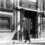 Puerta principal de la Casa de los Azulejos