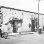 Casa destrioda durante la batalla de Ciudad Juárez (Bain News Service, 1911)