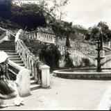 JARDINES Y FUENTE TIPICA