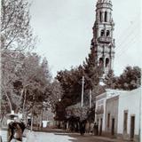 Calle e Iglesia de un Pueblo