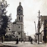 Calle e Iglesia de un Pueblo