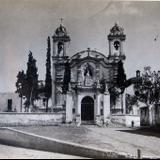 Calle e Iglesia de un Pueblo