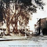 Plaza Principal de Patzcuaro Michoacan Por el fotografo Hugo Brehme