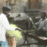 Tipos mexicanos trabajando el Henquen Yucatan Mexico por el fotografo C B Waite