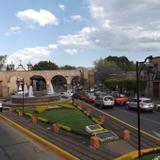 Morelia, Michoacán. . Fuente de las Tarascas y acueducto de Morelia. Marzo/2016