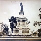 Estatua de Cuahutemoc.