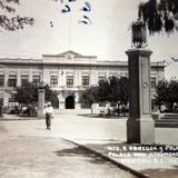 Monumento a Alvaro Obregon y el palacio ( Circulada el 21 de Diciembre de 1944 ).