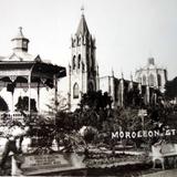 La Plaza y Kiosko.