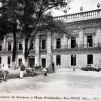 Palacio de gobierno y La Plaza .