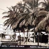 Hotel y jardin de ninos.