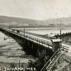 Puente sobre el Río Tijuana