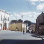 Calle Miguel Hidalgo y entrada a la catedral (1953)