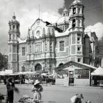 Vendedoras en La basilica de Guadalupe.