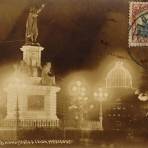 Monumento a Colón, de noche