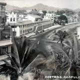 La costera de Acapulco, Guerrero ( Circulada el 30 de Julio de 1948 ).