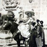 Una China poblana Por el fotografo Hugo Brehme.