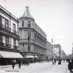 Avenida 5 de Mayo.