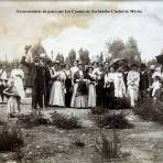 Excursionistas de paseo por Los Canales de Xochimilco Ciudad de México.