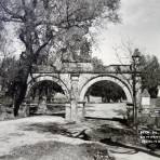 Arco de entrada  ( Circulada el 24 de Junio de 1952 ).