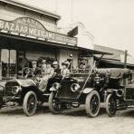 Autos frente al Bazaar Mexicano A. Savin (c. 1915)