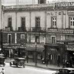 Comercios en Avenida Juárez, frente a la Alameda Central