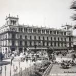 El Palacio Municipal  Cd. de Mexico por el Fotógrafo Hugo Brehme.