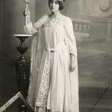 Sofía, joven masona mexicana (Fotografía Daguerre, México, D.F., circa 1905)