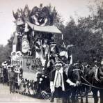 Desfile de carros alegoricos Fiestas del Centenario ( Sep-1910 ) por el Fotógrafo Fernando Kososky.