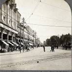 Unas tiendas alrededor del Zocalo Ciudad de México 1906.