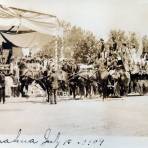 Aspecto de un desfile ( Circulada el 10 de Julio de 1909 ).
