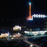 Cine Alcázar y Cine Plaza, de noche (1952)