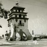 La torre de Agua Caliente y restaurante El Sombrero