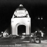 Ciudad de México, Distrito Federal. . Monumento a la Revolución, vista nocturna